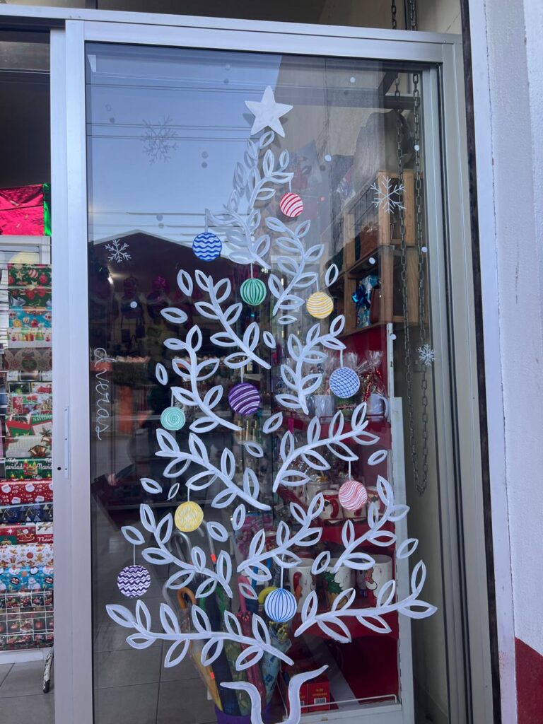 Personalización de ventanas a mano en Rioverde, San Luis Potosí.