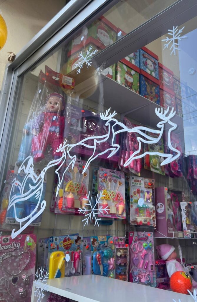 Personalización de vidrios y ventanas a mano en Rioverde, San Luis Potosí.